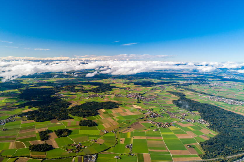 bild_landschaft_und_wolken.jpg bild_landschaft_und_wolken.jpg